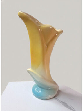 Vintage Shawnee Pottery Yellow Lily Bud Vase